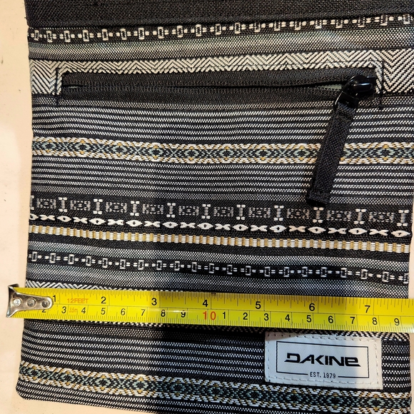 ✔️NEW - Never Used Dakine Black and White Crossbody Bag - Picture 5 of 5